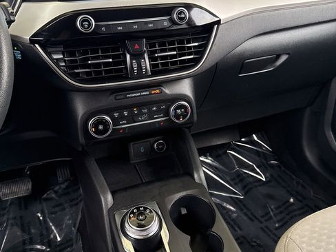 Used 2020 Ford Escape SE image 16