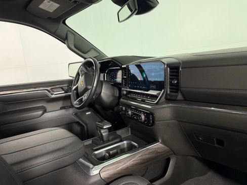 Used 2023 Chevrolet Silverado 1500 LTZ image 32
