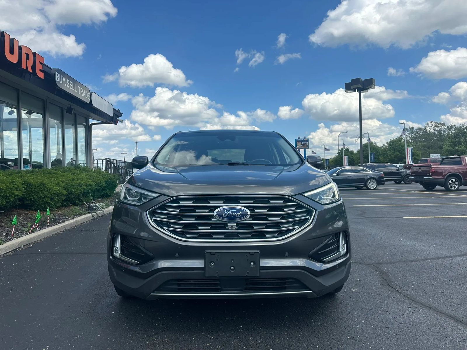 Used 2020 Ford Edge Titanium w/ Equipment Group 301A AWD/4WD image 2