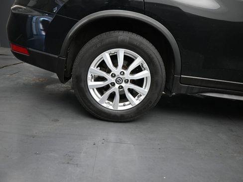 Used 2020 Nissan Rogue SV image 10