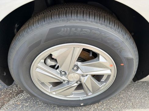 New 2026 Hyundai Elantra SE image 17