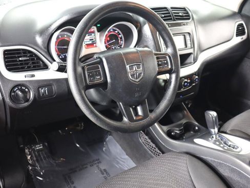 Used 2019 Dodge Journey SE image 8