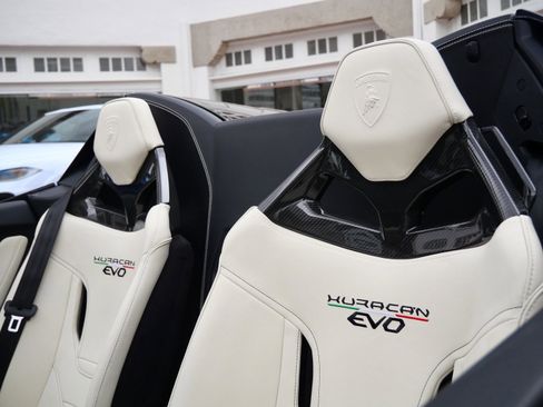 Used 2024 Lamborghini Huracan EVO image 14