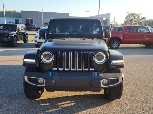Used 2023 Jeep Wrangler Unlimited Sahara w/ Cold Weather Group AWD/4WD image 2