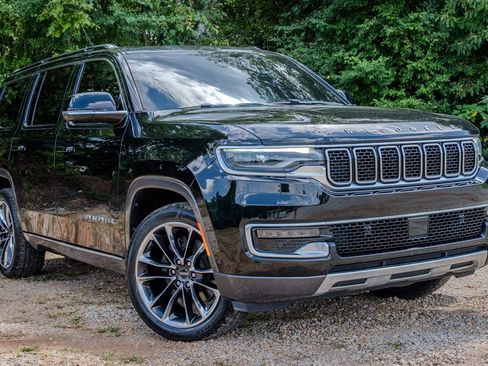 Used 2022 Jeep Wagoneer Series III w/ Premium Group I AWD/4WD image 7