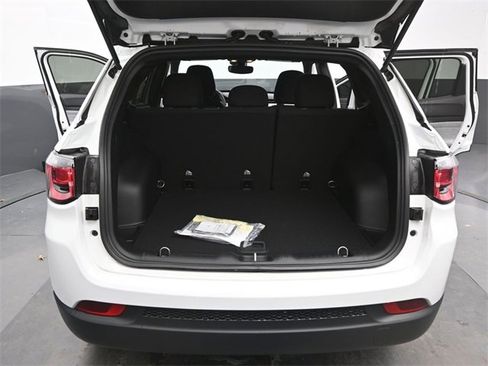 Used 2025 Jeep Compass Sport w/ Mopar Graphics Package image 18