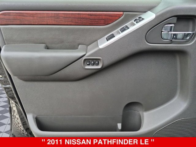 Used 2011 Nissan Pathfinder LE AWD/4WD image 10