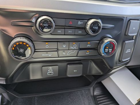 New 2026 Ford F350 4x4 Crew Cab DRW Super Duty image 14