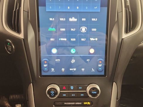 Used 2022 Ford Edge SEL w/ Convenience Package image 16