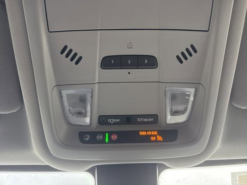 Used 2024 GMC Terrain SLT image 43