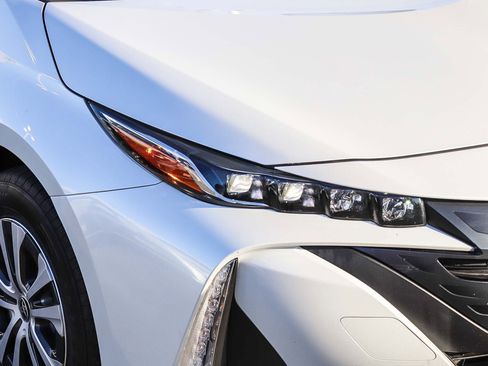 Used 2021 Toyota Prius Prime XLE image 5