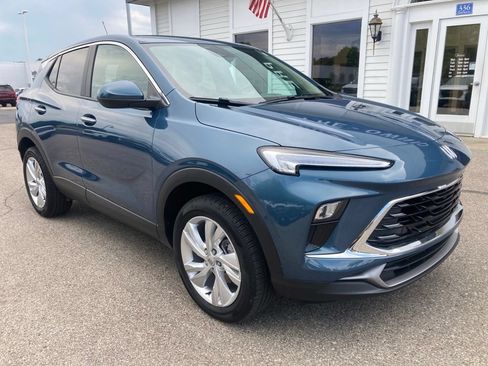 Used 2024 Buick Encore GX Preferred AWD/4WD image 3
