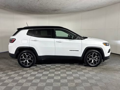 Certified 2025 Jeep Compass Limited AWD/4WD image 8