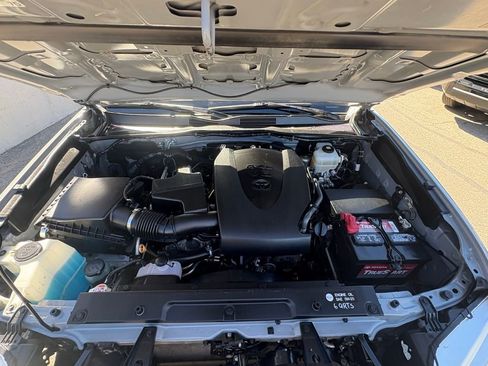 Used 2019 Toyota Tacoma TRD Off-Road image 28