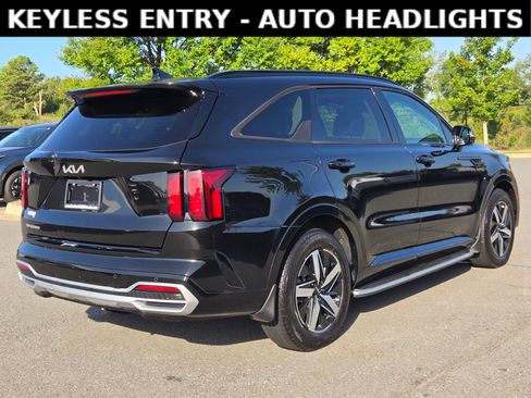 Used 2023 Kia Sorento S w/ Panoramic Sunroof Package FWD image 7
