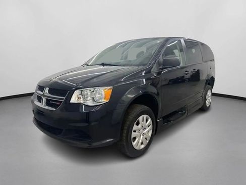 Used 2018 Dodge Grand Caravan SE FWD image 4