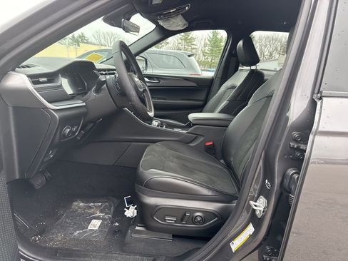 New 2025 Jeep Grand Cherokee 4WD image 17