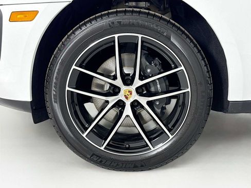 New 2026 Porsche Macan AWD/4WD image 33