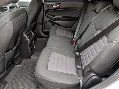 Used 2022 Ford Edge SE image 16