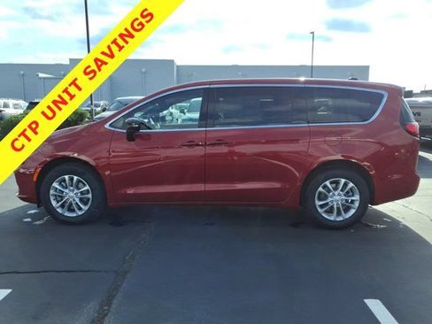 New 2026 Chrysler Pacifica Select AWD/4WD image 3
