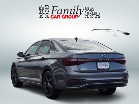 Used 2025 Volkswagen Jetta SE w/ Sunroof Package FWD image 3