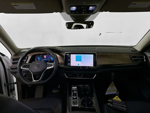Used 2026 Volkswagen Atlas SE w/ Panoramic Sunroof Package FWD image 3