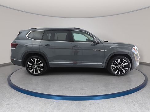 Used 2026 Volkswagen Atlas SEL Premium R-Line AWD/4WD image 4
