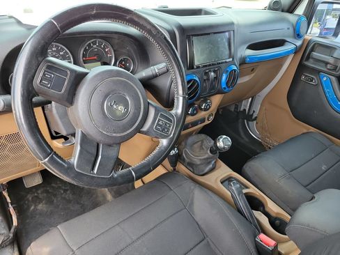 Used 2011 Jeep Wrangler Sahara AWD/4WD image 9