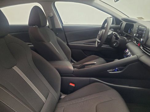 Used 2025 Hyundai Elantra SE FWD image 21
