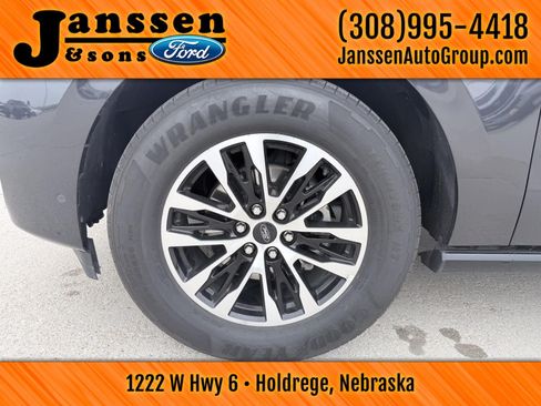 Used 2025 Ford Expedition Platinum AWD/4WD image 32
