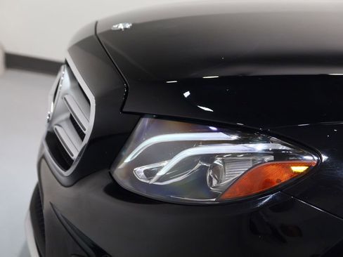 Used 2019 Mercedes-Benz E 300 4MATIC image 17