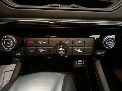 Used 2024 Jeep Compass Latitude w/ Altitude Special Edition AWD/4WD image 18