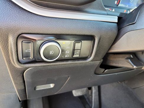 Used 2024 Ford Explorer XLT w/ Equipment Group 202A image 25