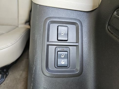 Used 2011 Toyota Sequoia Platinum AWD/4WD image 39