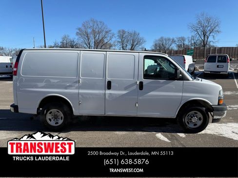 Used 2017 Chevrolet Express 3500 image 15