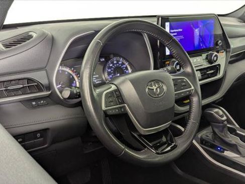 Used 2024 Toyota Highlander XSE FWD image 27