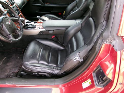 Used 2005 Chevrolet Corvette Coupe w/ Preferred Equipment Group RWD image 12