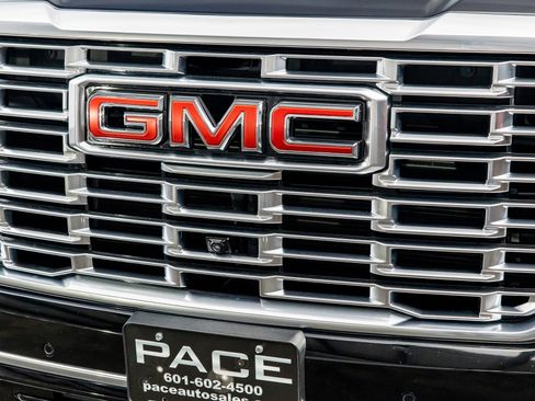 Used 2025 GMC Yukon Denali image 5