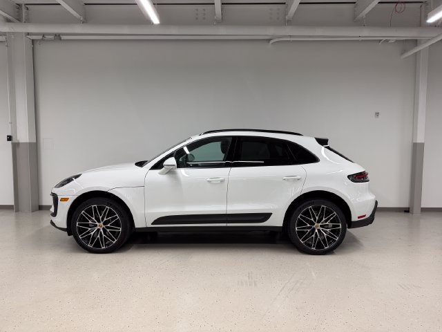 Certified 2026 Porsche Macan AWD/4WD image 2