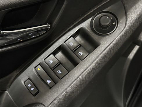 Used 2020 Chevrolet Trax LT w/ Driver Confidence Package image 24