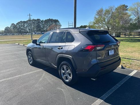 Used 2022 Toyota RAV4 XLE image 7