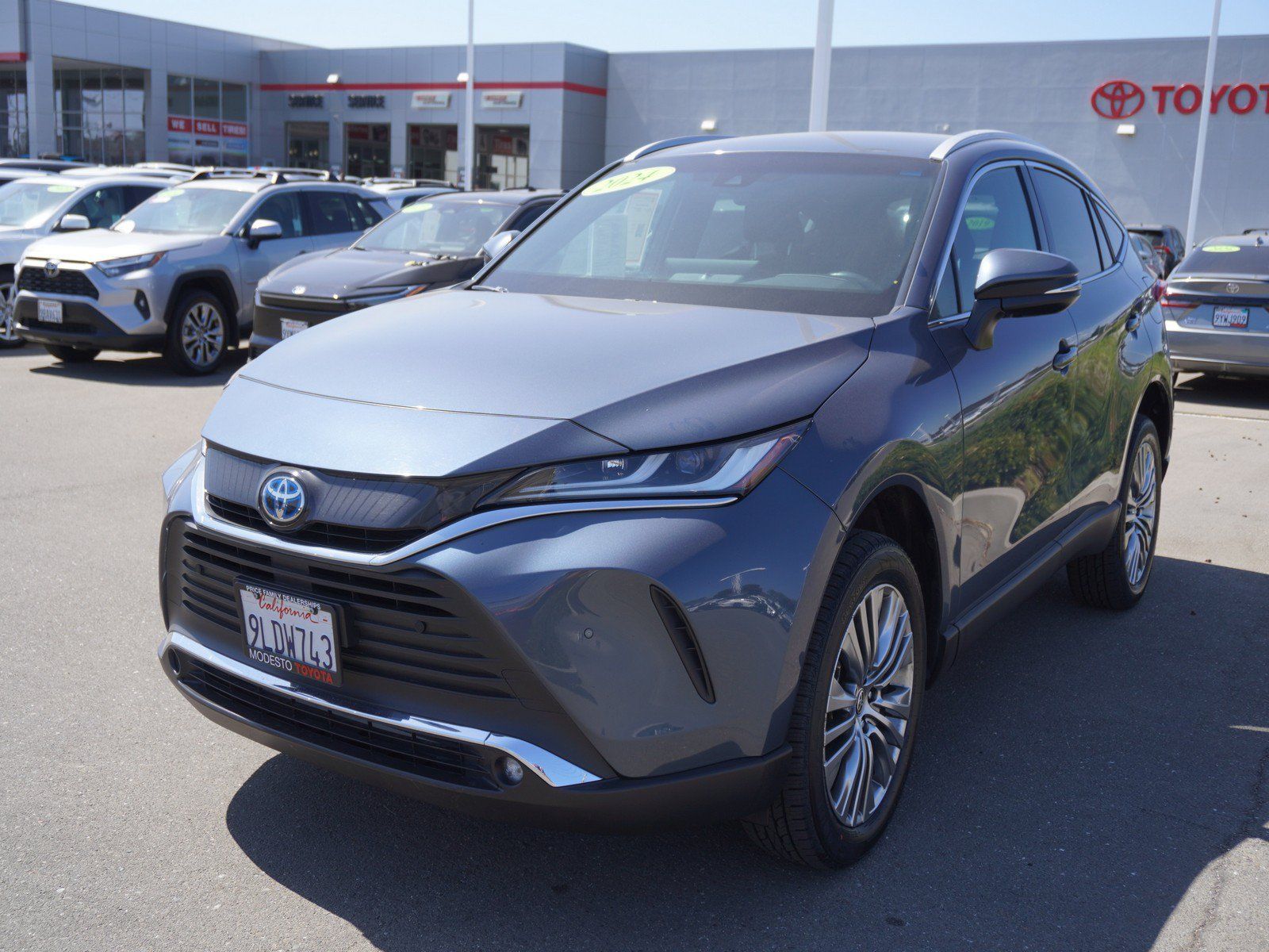 Used 2024 Toyota Venza XLE AWD/4WD image 7