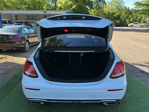 Used 2017 Mercedes-Benz E 300 4MATIC image 9