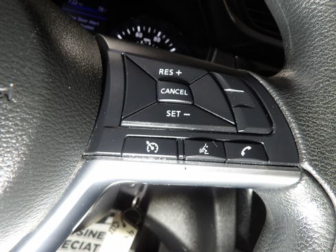 Used 2020 Nissan Rogue S FWD image 18