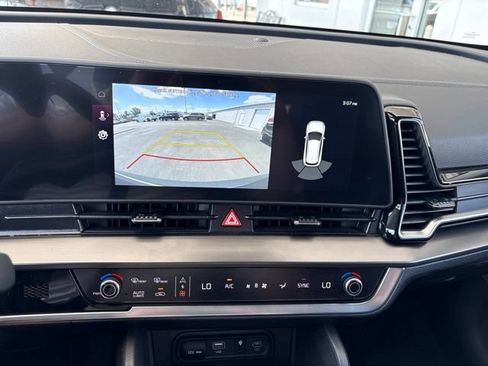 Certified 2025 Kia Sportage EX AWD/4WD image 18