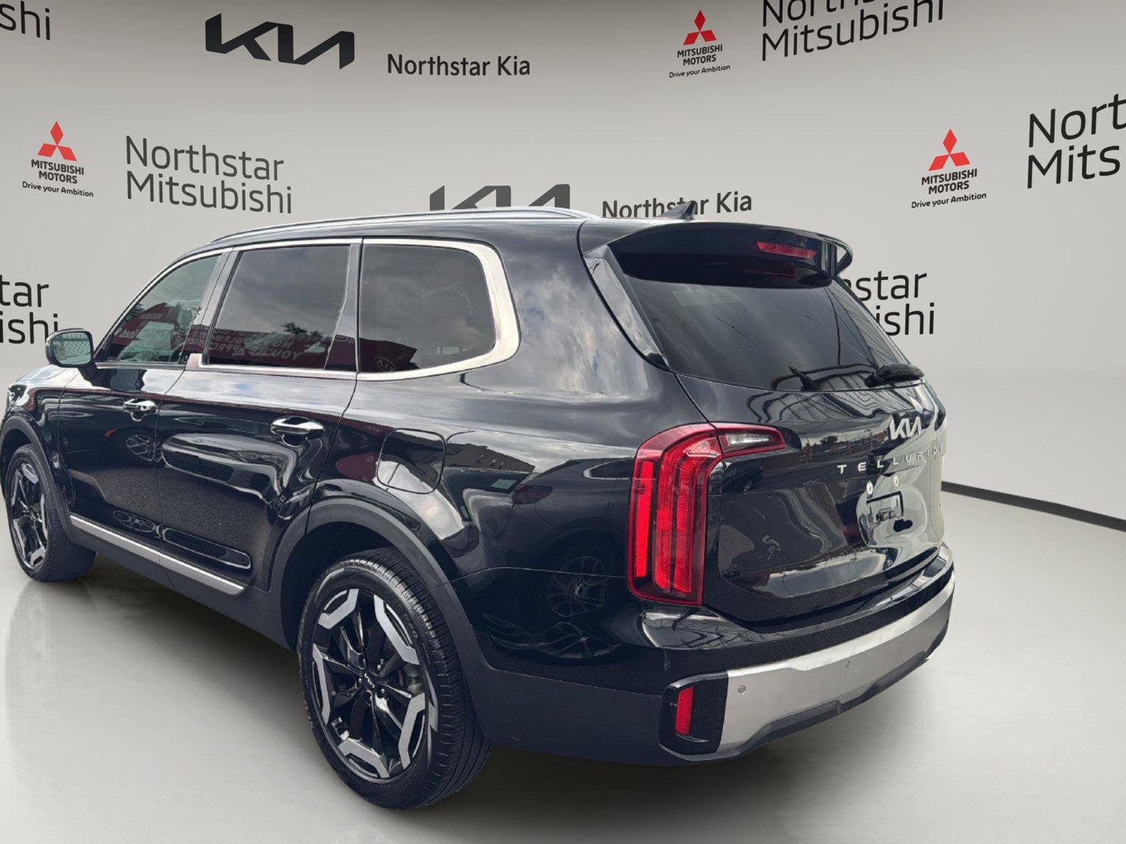 Used 2023 Kia Telluride S w/ S Sunroof Package AWD/4WD image 2