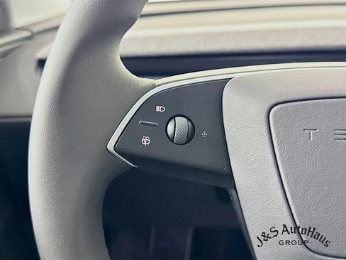 Used 2026 Tesla Model Y Long Range image 13