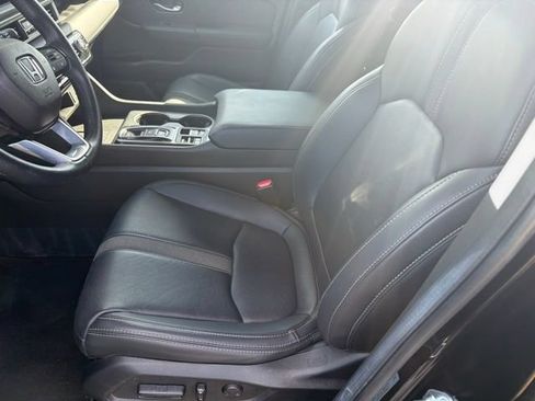 Used 2025 Honda Pilot EX-L image 9