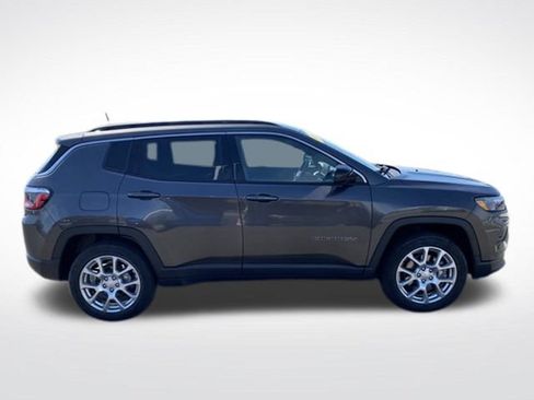 Used 2023 Jeep Compass Latitude AWD/4WD image 4