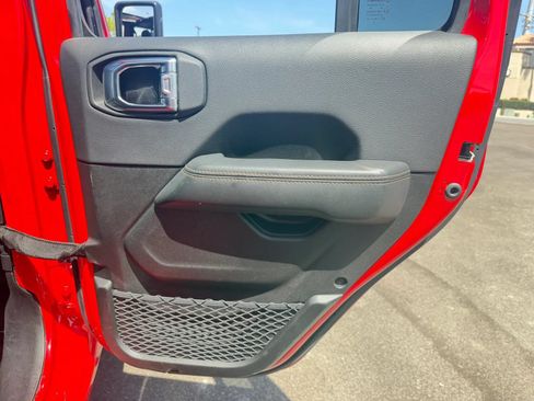 Used 2025 Jeep Wrangler Unlimited Sahara w/ Safety Group AWD/4WD image 28